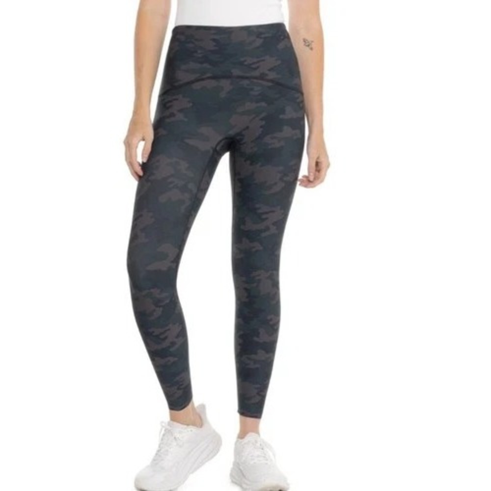 Spanx Womens Booty Boost 7/8 Painted CAMO Leggings- Size Large EUC